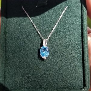 GORGEOUS VTG 14k white gold Blue Topaz Necklace!